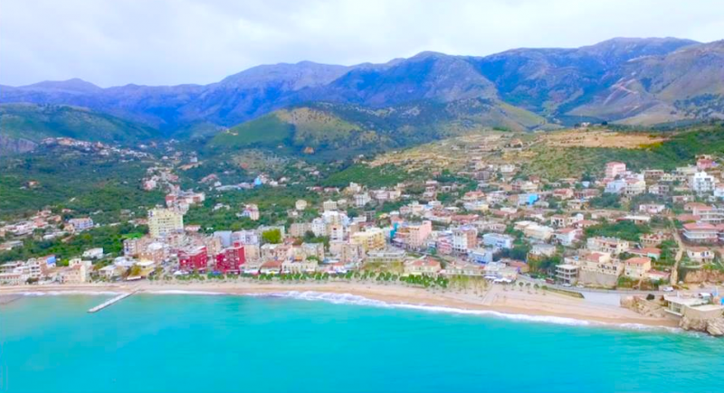 Himara, een prachtig badplaats in zuid Albanië.