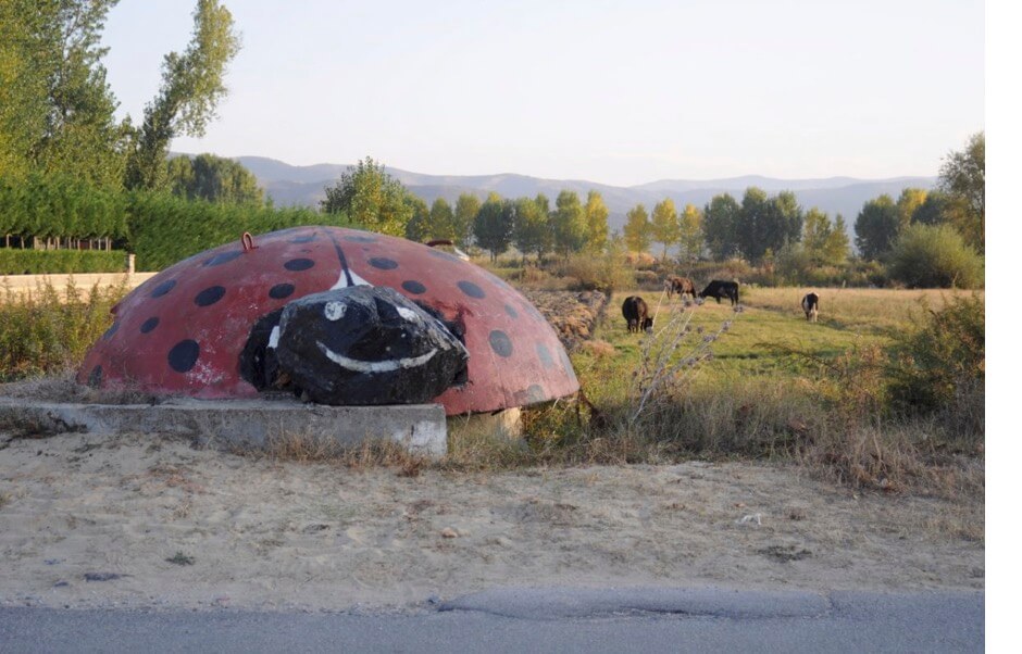Oude bunker uit het communistische tijdperk.