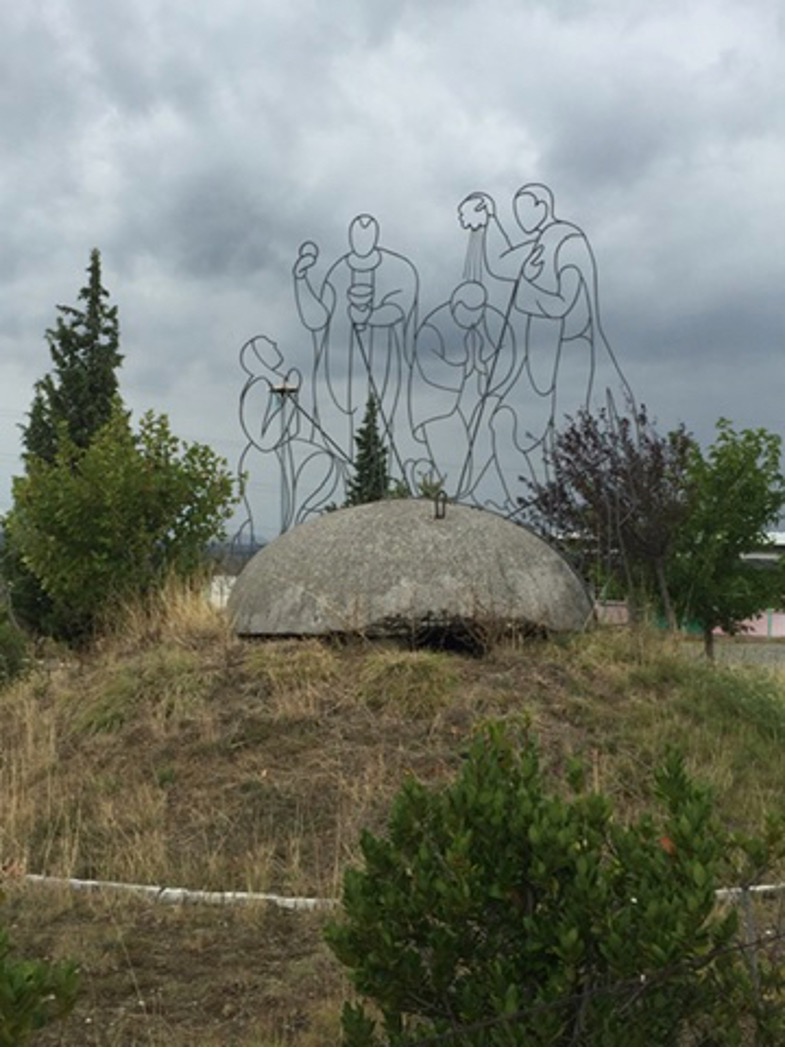 Afbeeldingen van draadstaal op de bunkers in Krajn.