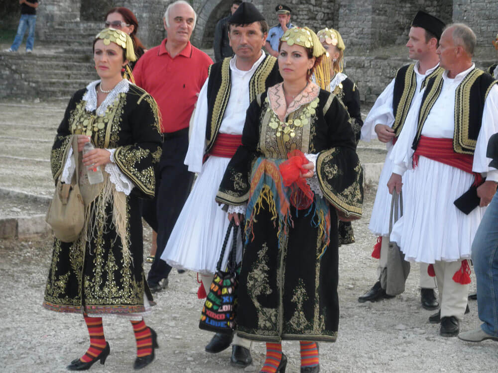 De klederdracht van de Dropulli's. (zuid Albanië)