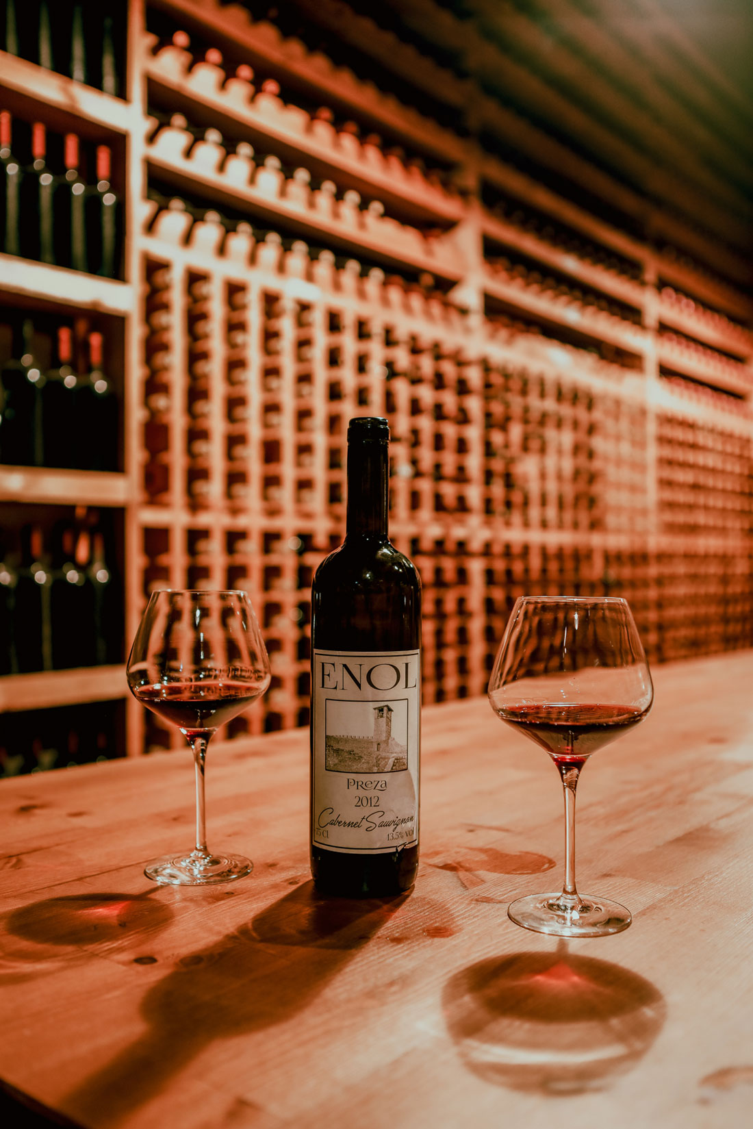 Rode wijn van kantine Enol.