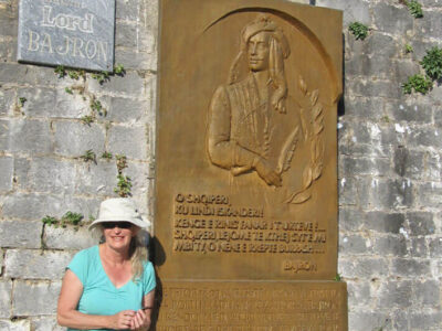 2009-Tessa-in-Tepelena-bij-Muur-Kasteel-Ali-Pasha-1000x530 Tessa-in-Tepelena-bij-Muur-Kasteel-Ali-Pasha