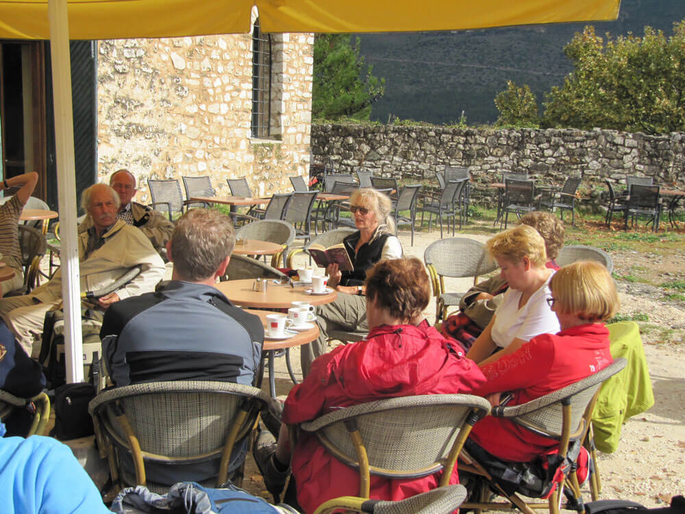 Ioannina, Tessa leest voor