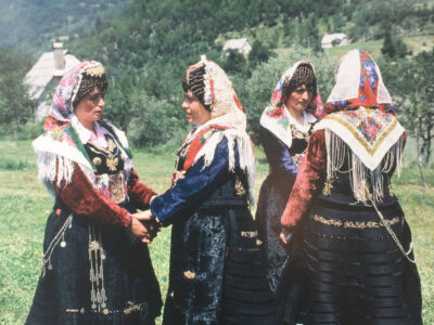 4-vrouwen-in-xhubleta 4 vrouwen in xhubleta albanie