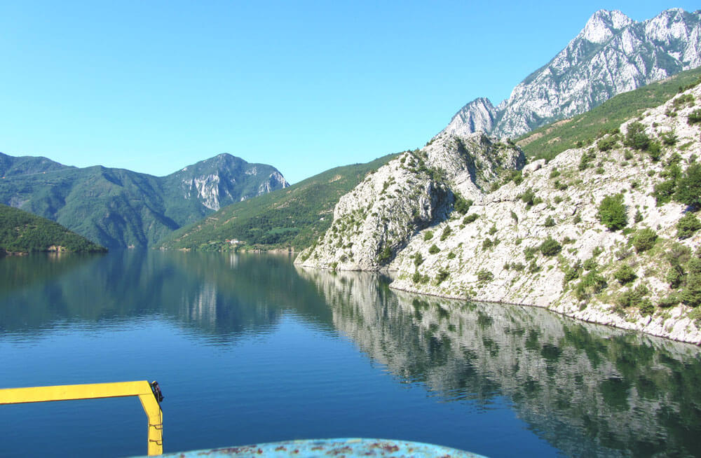 Het prachtige landschap onderweg naar Fierze.