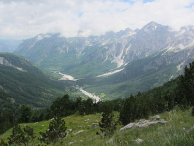 2011-Theth-Valbona-zicht-op-dal-2-GM