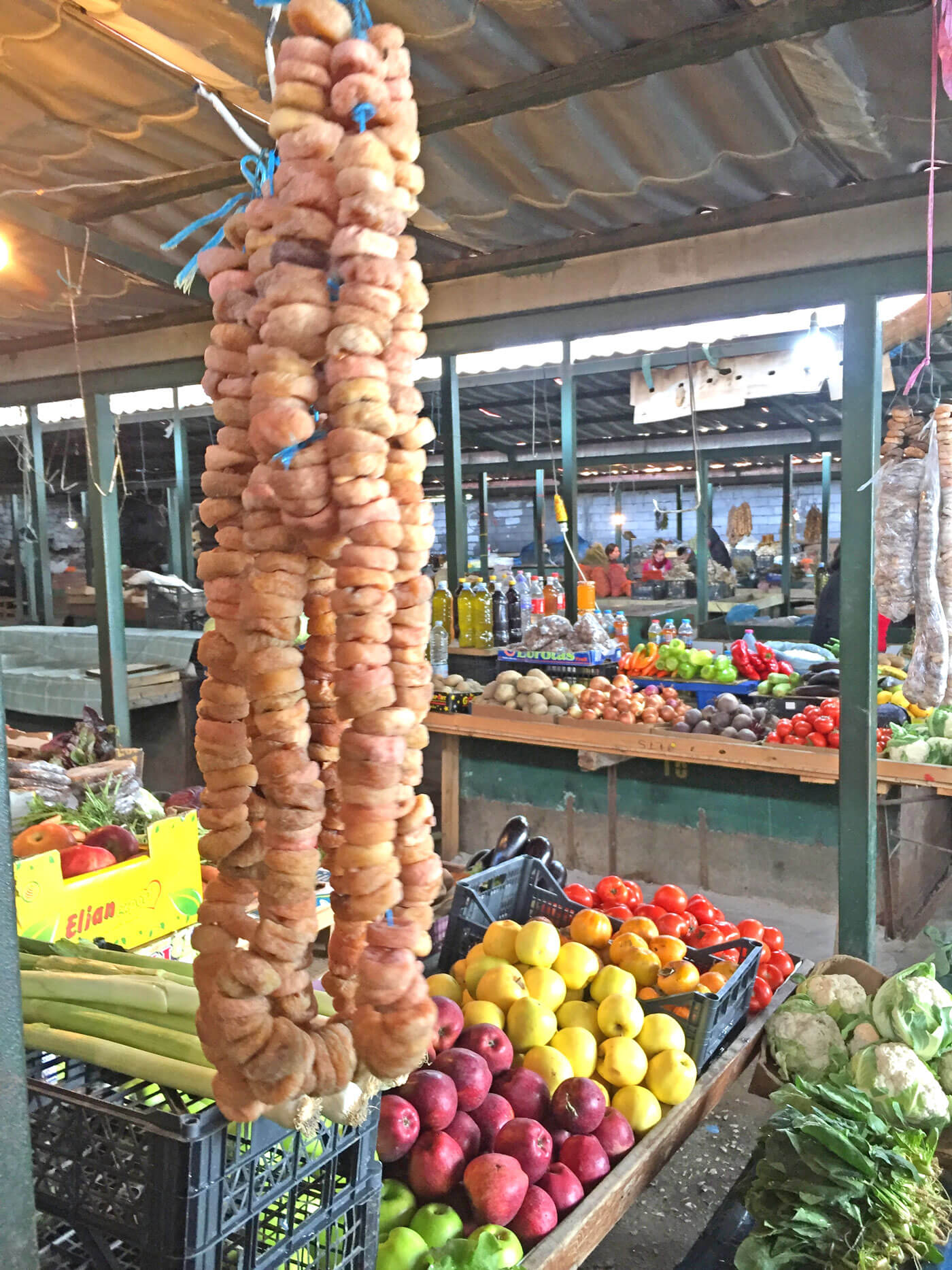 Gedroogde vijgen op een markt in Saranda.