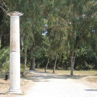 Butrint heuvel zuilen