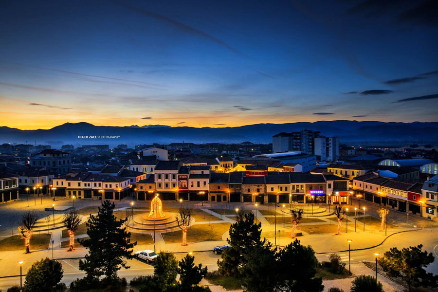 Korça Bazaar, avond view