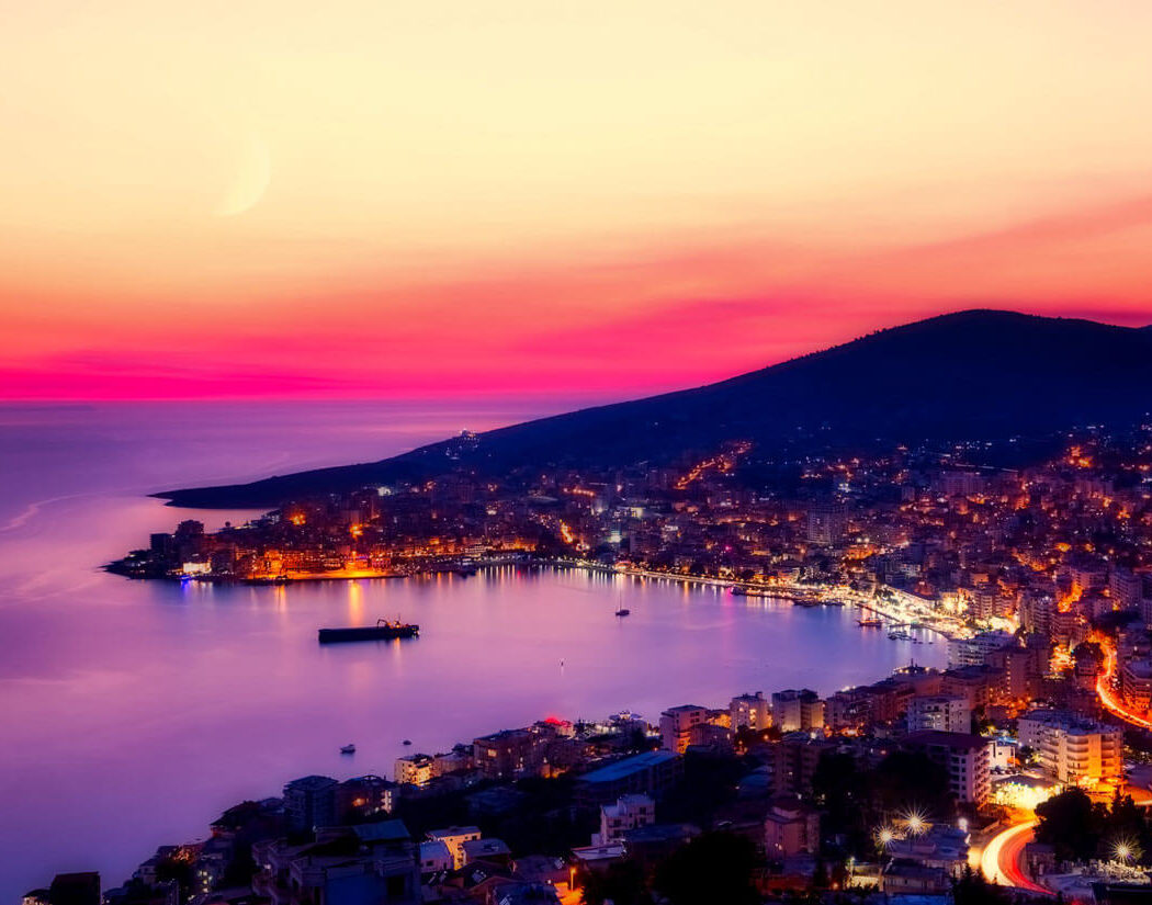 saranda zonsondergang prachtige roze kleuren