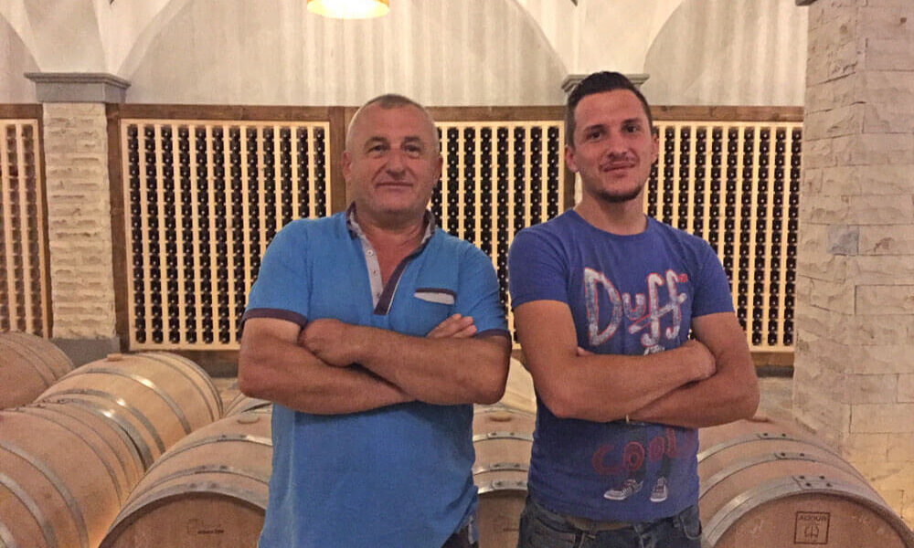 wijnkantine Nurellari-vader-en-zoon
