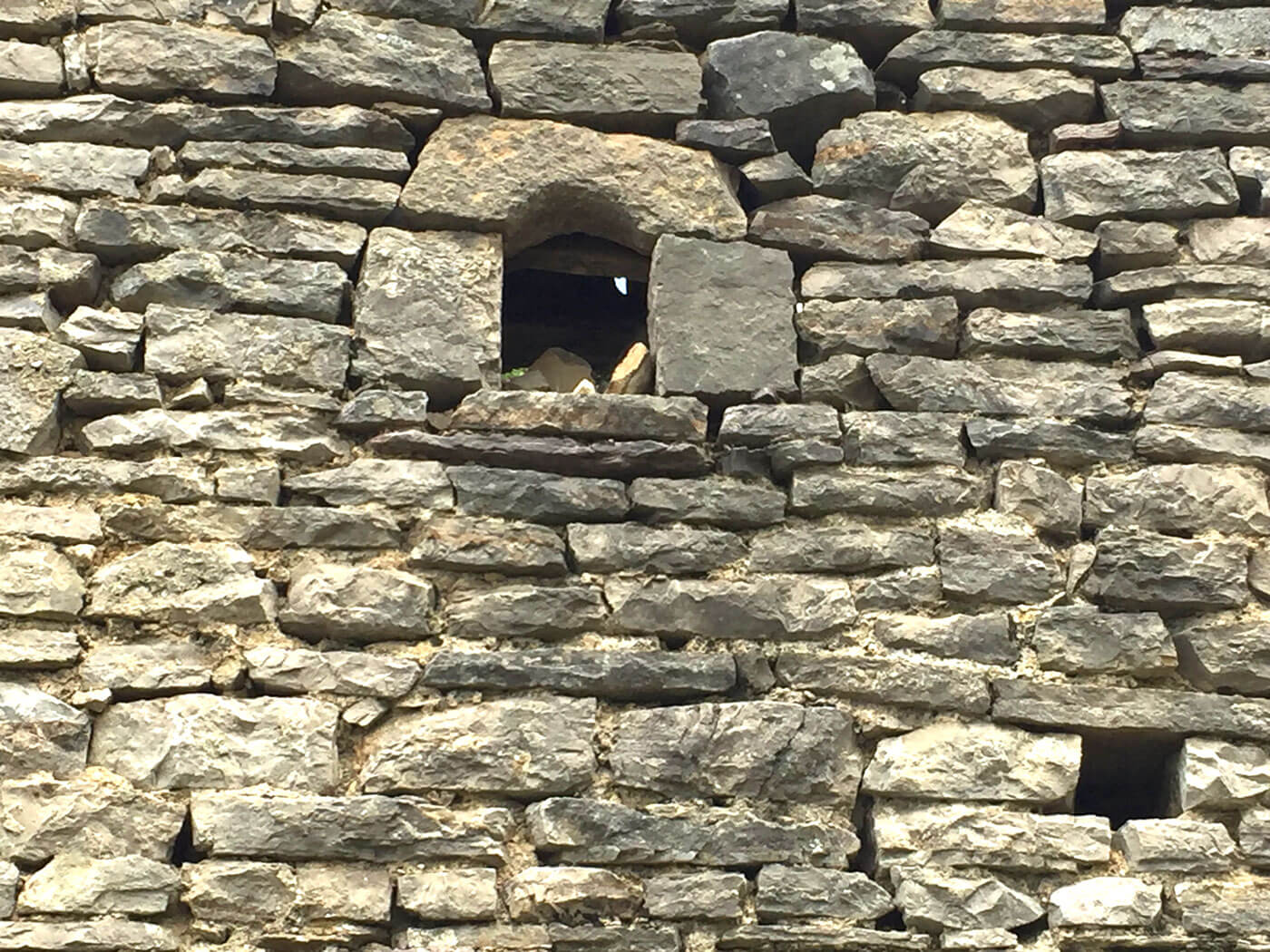 De kleine schietgaten van een kulla.