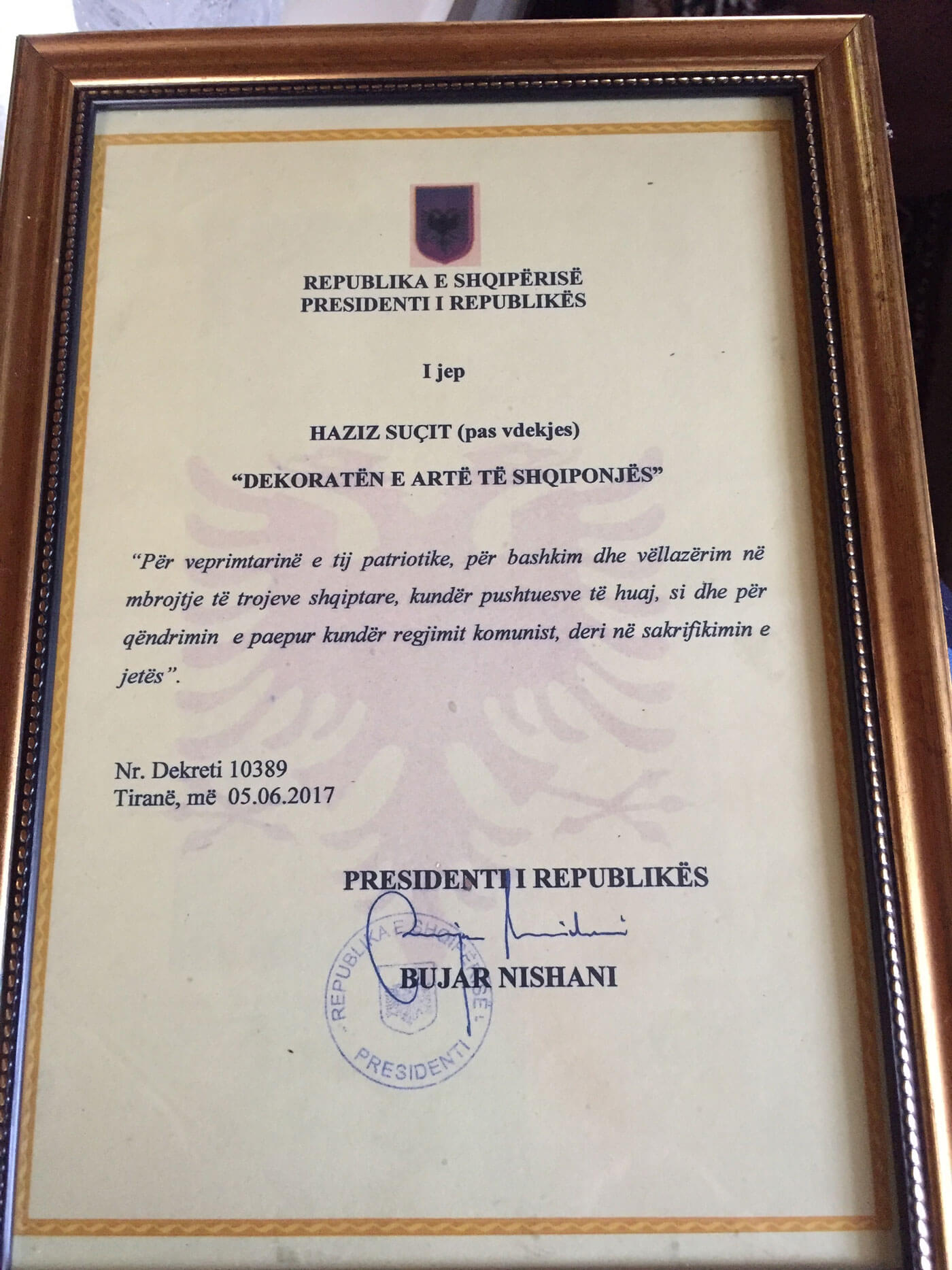 Oorkonde van de president van Albanië.