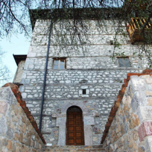 De ingang van de kulla.