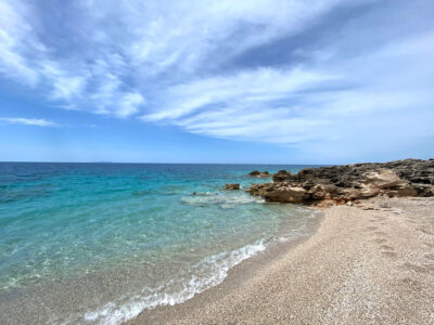 dhermi de zee / strand bij empire beach hotel