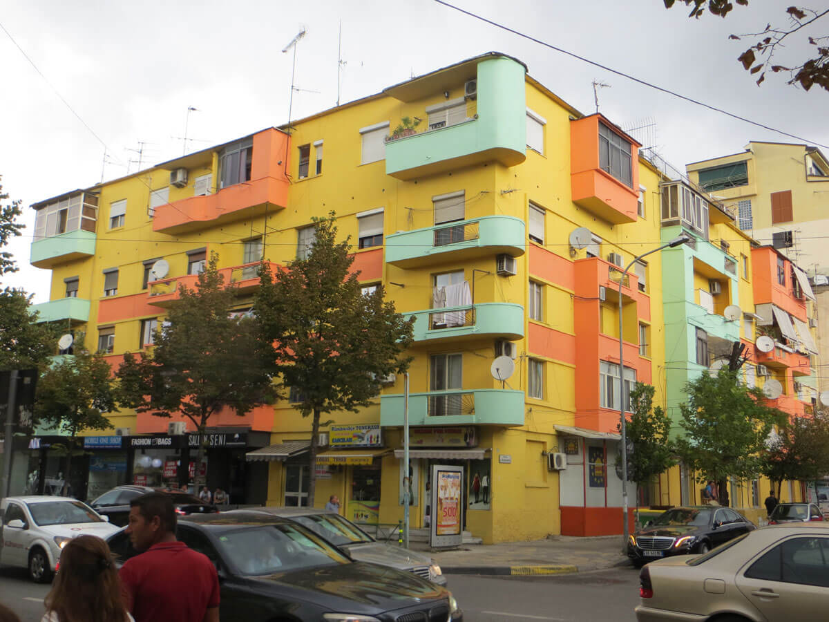 HZ-beschilderd-gebouw-tirana