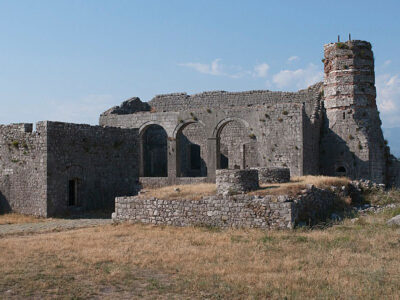 Stefan kathedraal die later minaret werd Shkodra fort