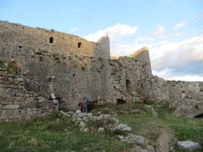De muren van het Rozafa fort van shkodra