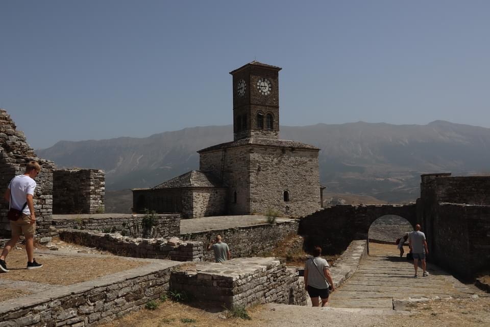 familievakantie albanie steden gjirokaster