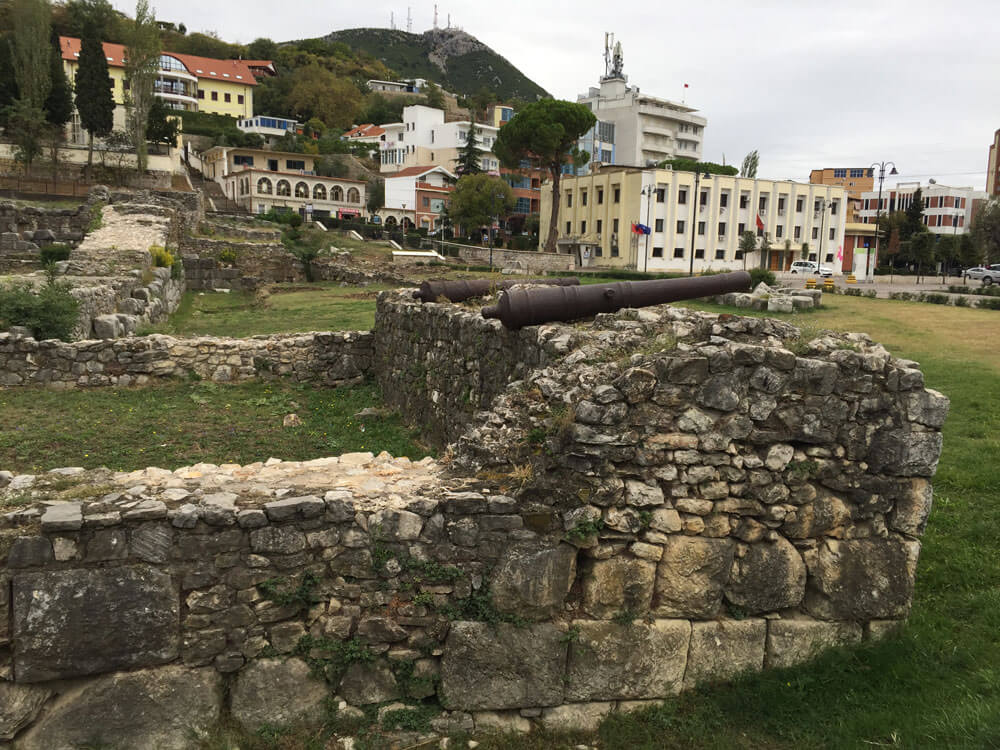 Lezha Mausoleum exterieur