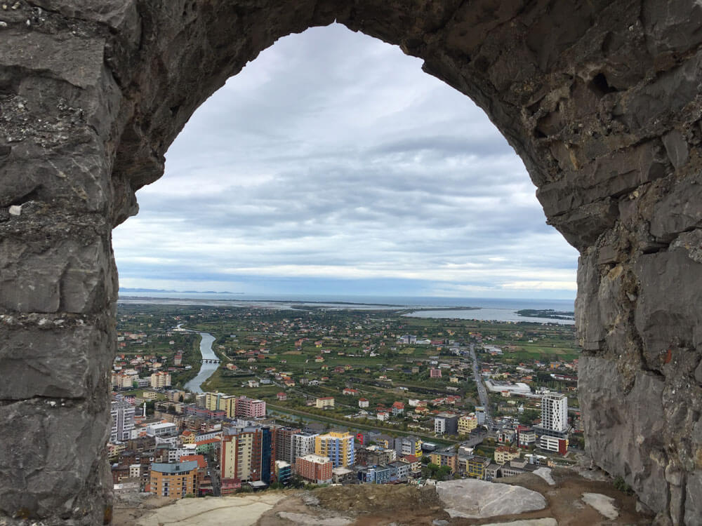 Lezha uitzicht op Lezha en kust vanaf fort