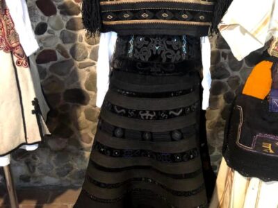 Xhubleta, dames klederdracht van Noord-Albanië