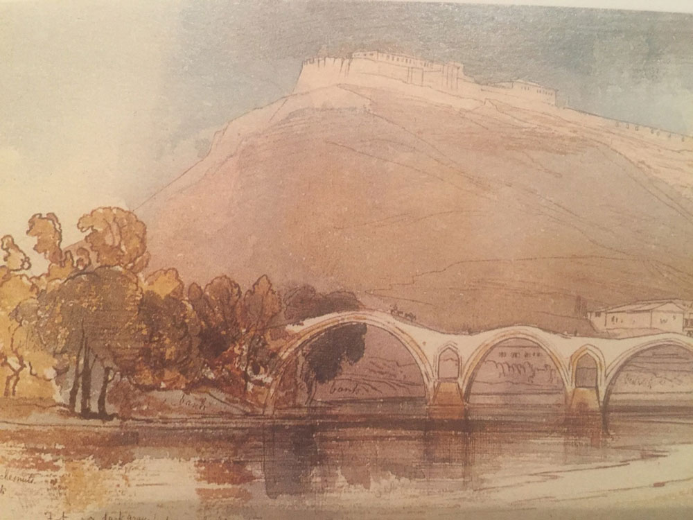 Edward Lear, 4 oktober 1848. Shkodra, met zicht op het fort en de oude stenen Bahçëllëk (Tuinen) Brug over de Drin Rivier.