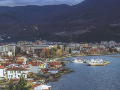 ohrid-stad-huizen-en-meer