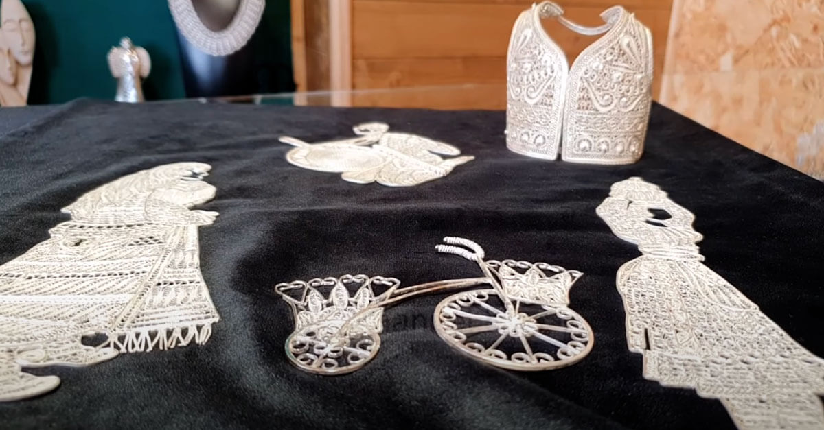 Handwerk juwelen van filigram in Gjirokaster.