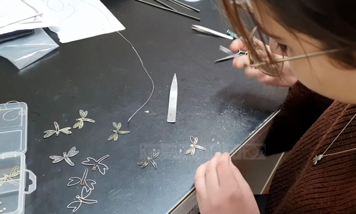Handwerk juwelen van filigram in Gjirokaster.