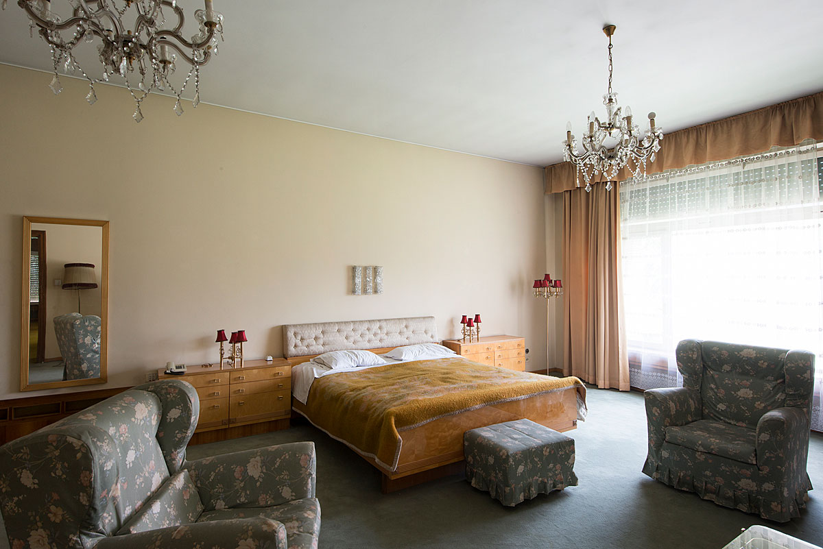 De slaapkamer van Albanië's voormalig dictator Enver Hoxha.