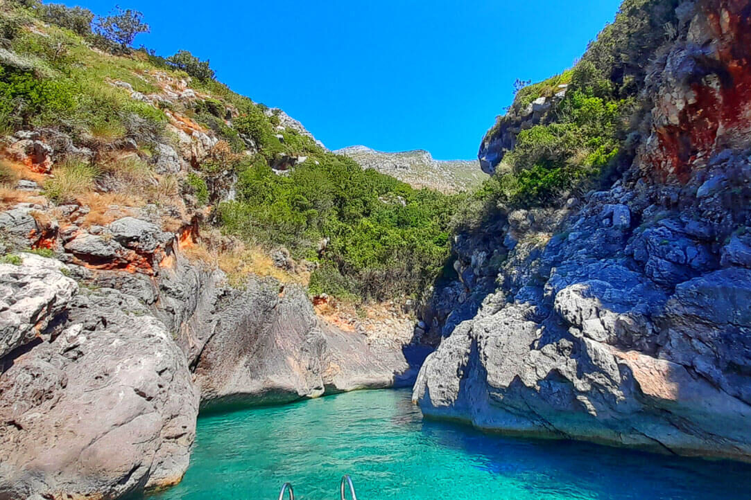 grama baai tour per speedboat albanese riviera