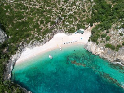 grama baai tour per speedboat albanese riviera