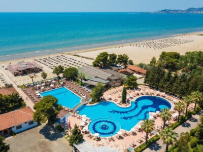 Tropical Resort durres zwembad en strand