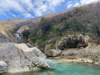 off-road- Zagoria albanie bij de rivier.