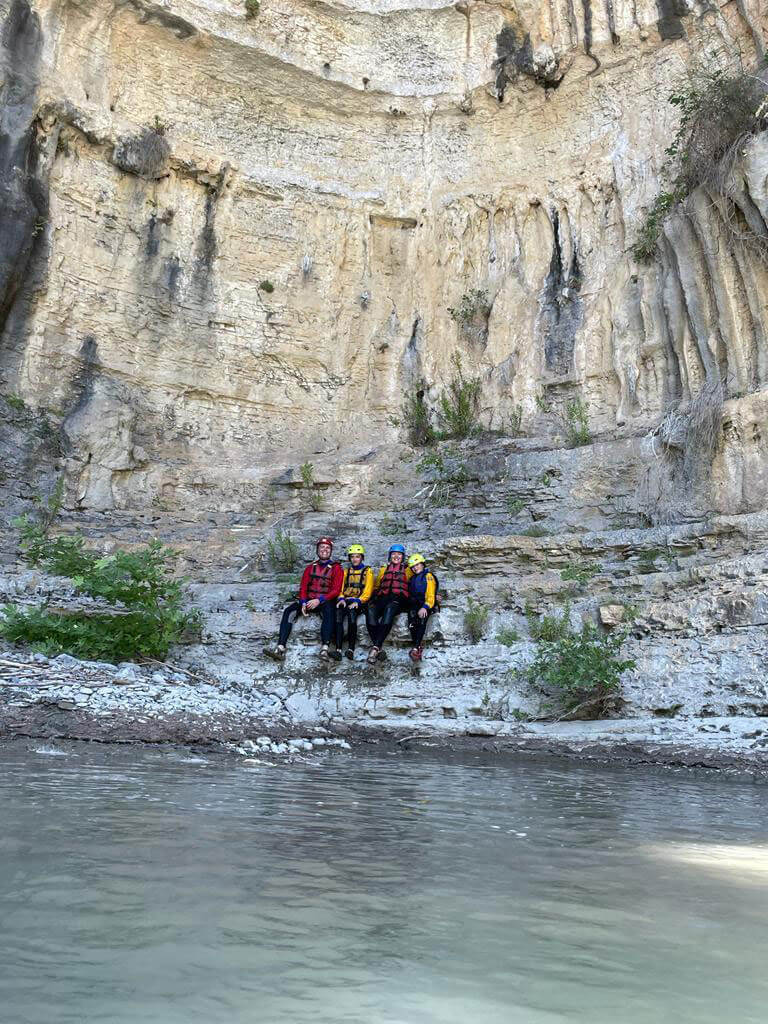 Osumi-canyon-hike-wandel-rivierwandeling-family