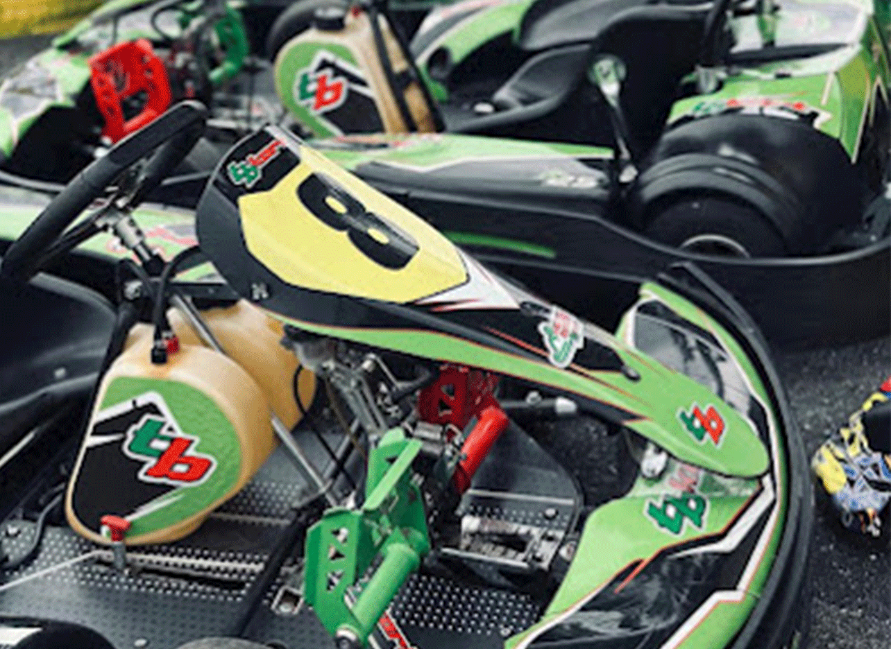 Detail van een groene kart bij Kaartbaan Saranda.