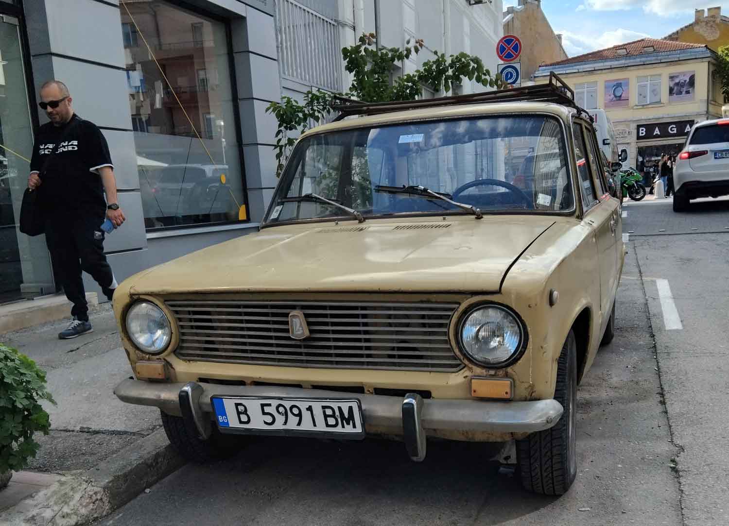 Oude-auto-lada-1200