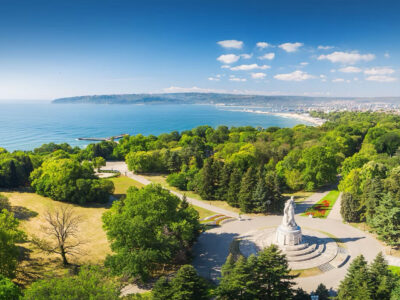Varna, Bulgarije – Uitzicht over Zwarte Zee en Zeepark.