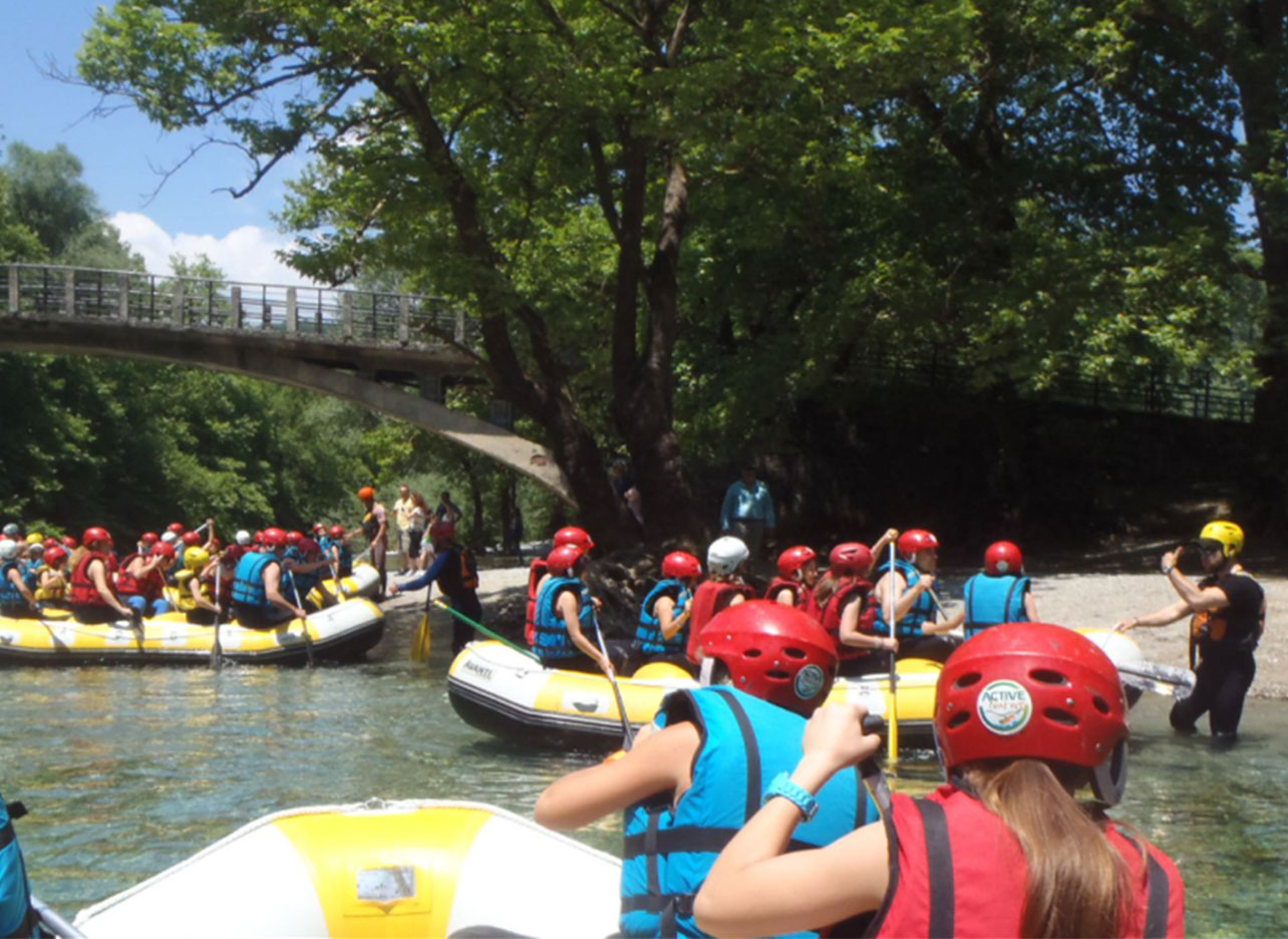 Raftingervaring voor gezinnen in de prachtige natuur van Epirus.