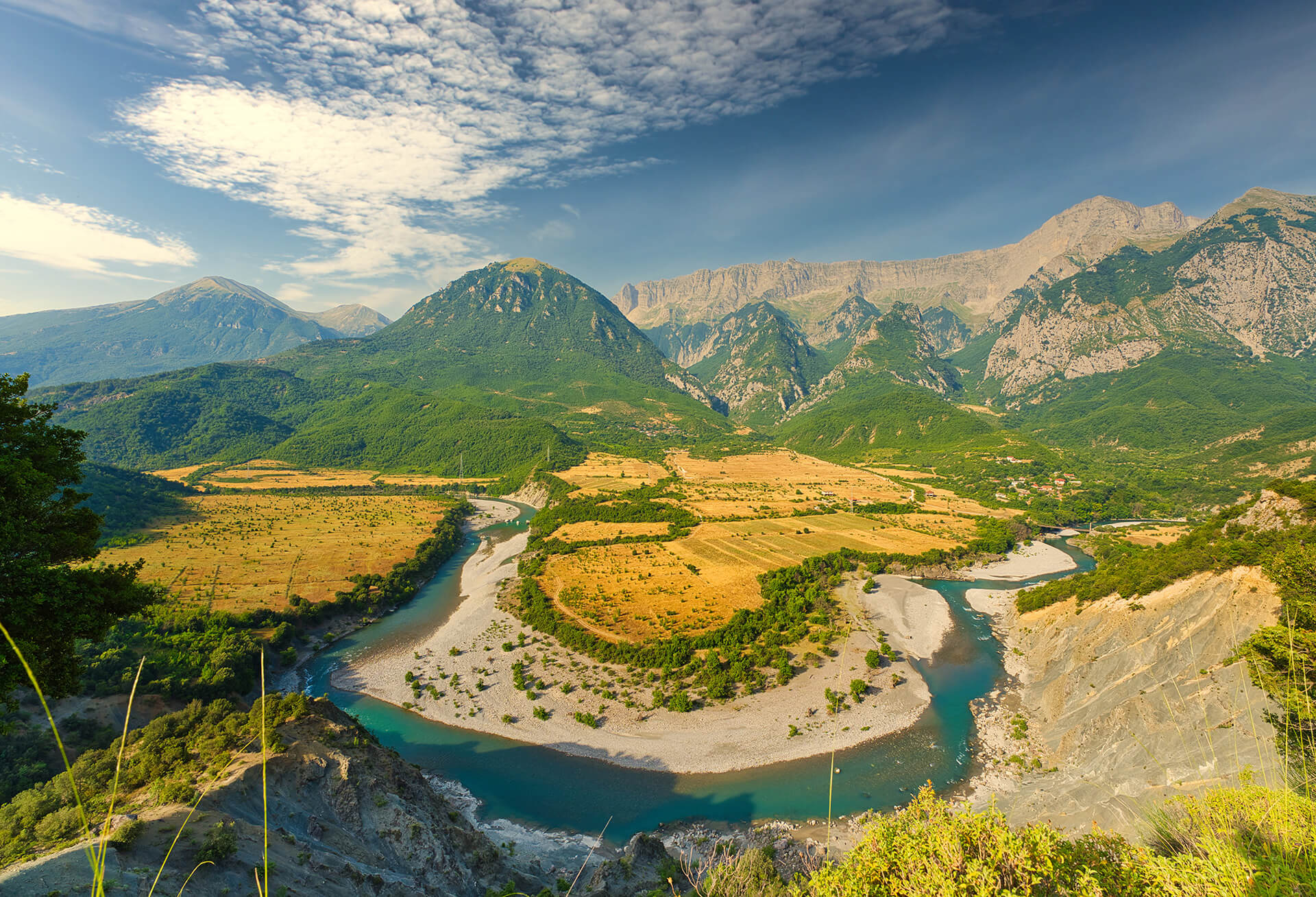 Vjosa-Rivier-Bend-Permet-Albania